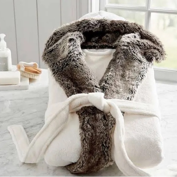 Pottery Barn Robe - Picture 4 of 5